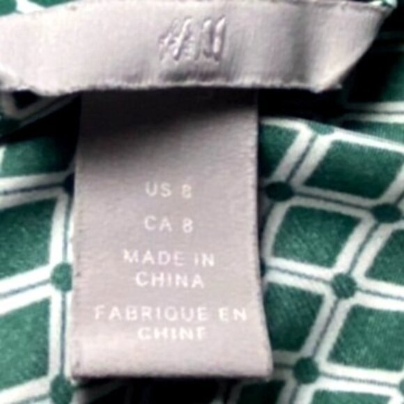 H & M Green Diamond Print Sleeveless Blouse Back Tie Detail Light & Comfortable - Picture 5 of 7